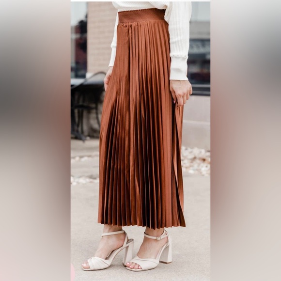 COPPER PLEATED METALLIC MIDI SKIRT - Picture 3 of 6